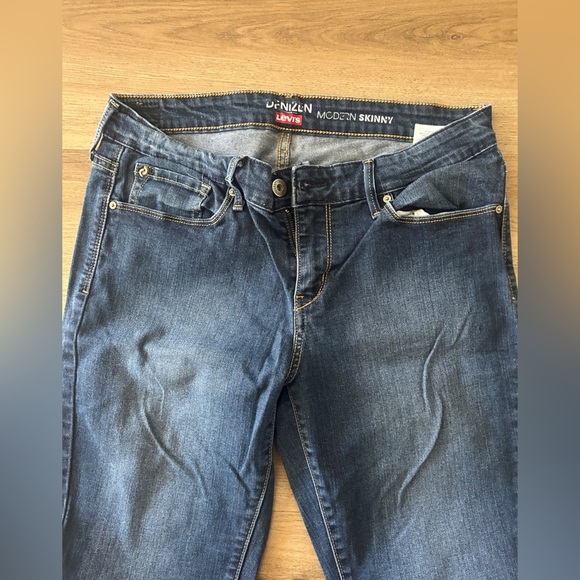 Levi’s Denizen Woman’s Modern Skinny Jeans – Size 30x34, Dark Wash- Like New - Picture 3 of 6
